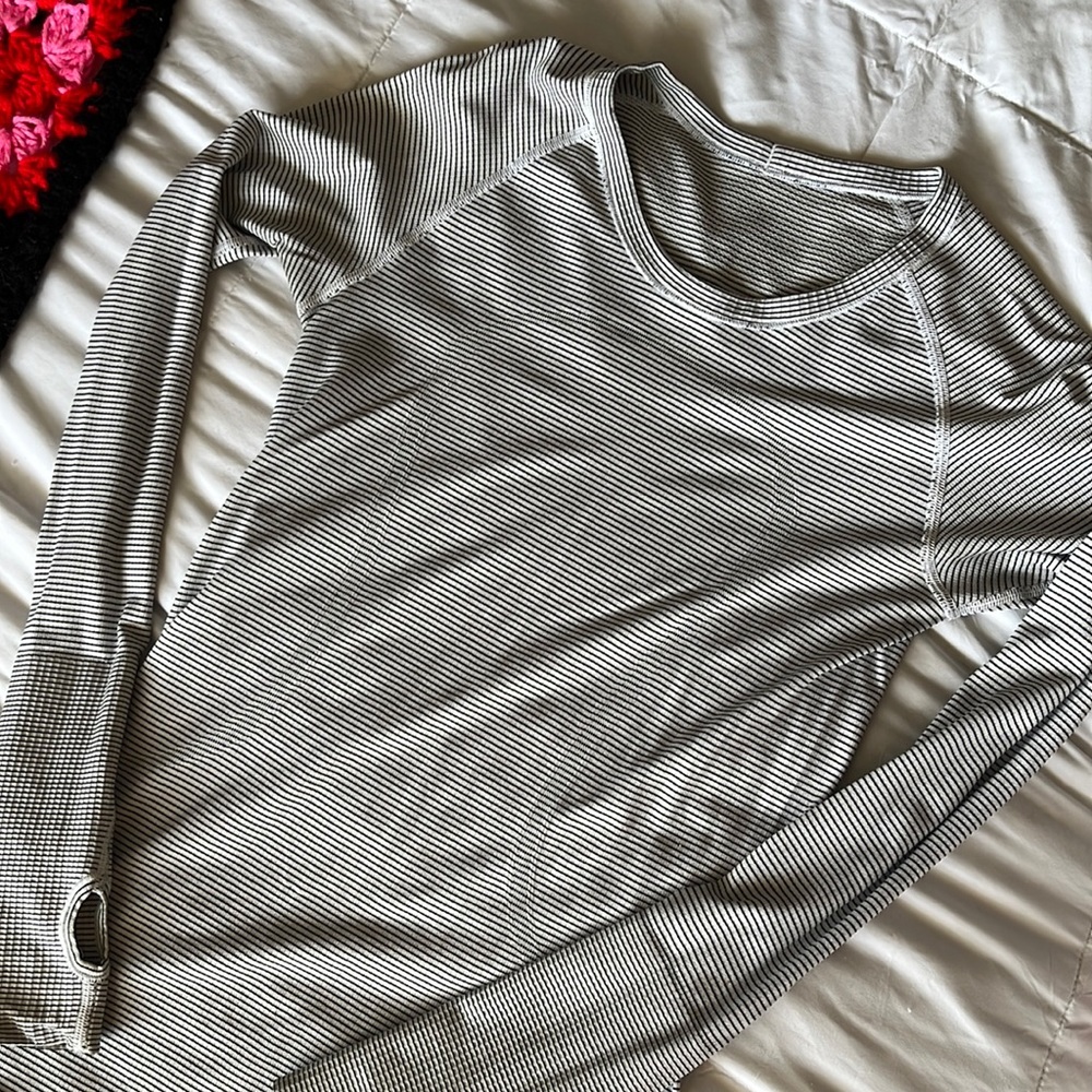 Long sleeve lululemon exercise top